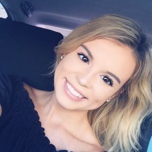 Meet your Posher, Kayla